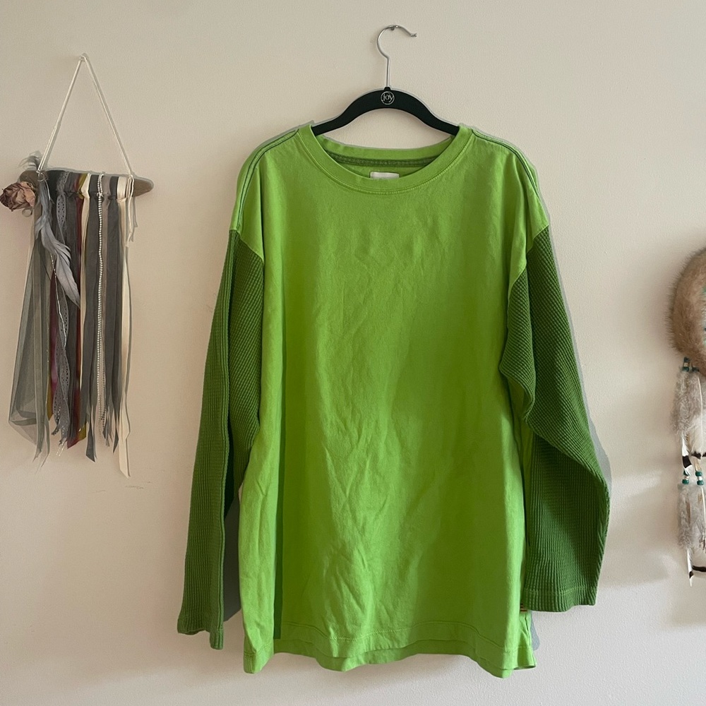 UO waffle sleeve oversized shirt🦖